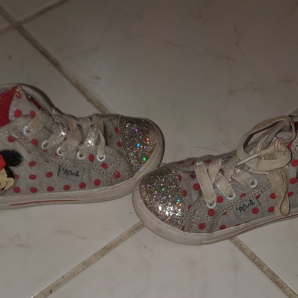 Girls size 11 adiadias, white sandles minnie sneak - Picture 3 of 4